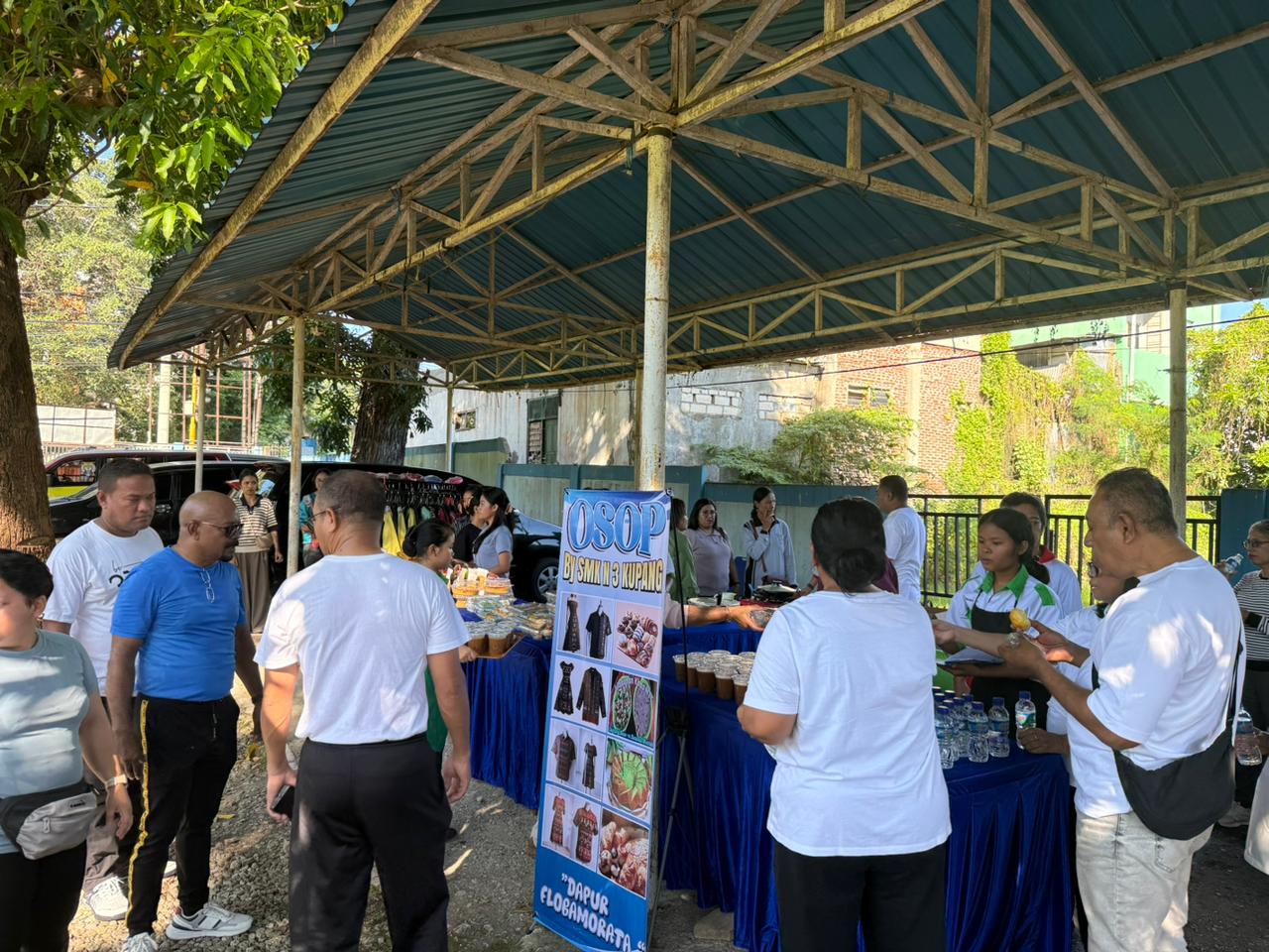 Dukung PAD, ASN Dinas Pendidikan dan Kebudayaan NTT Membeli Produk OSOP SMKN 3 Kupang