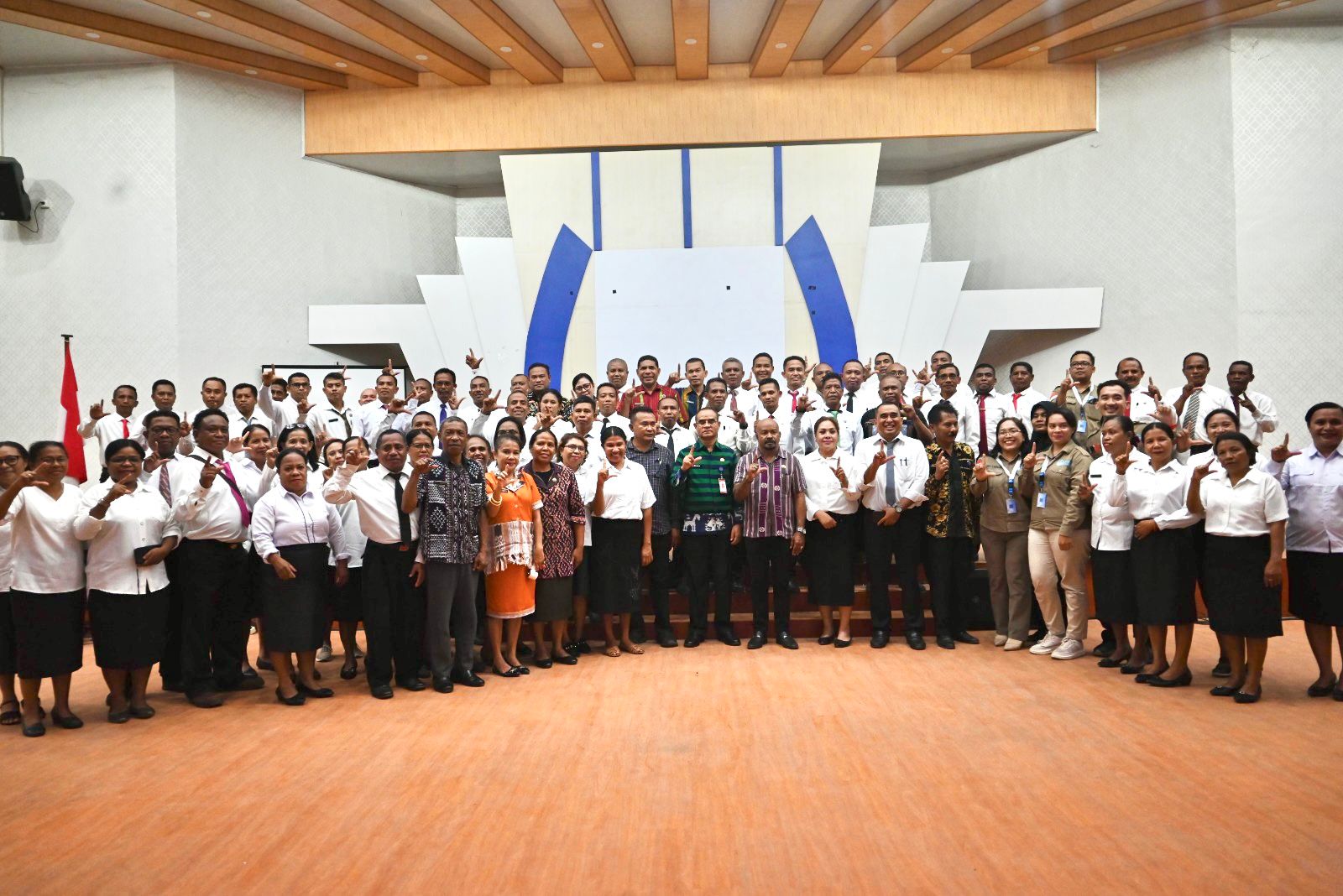 Transformasi Pendidikan NTT: Penandatanganan Pakta Integritas dan Perjanjian Kinerja Kepala Sekolah