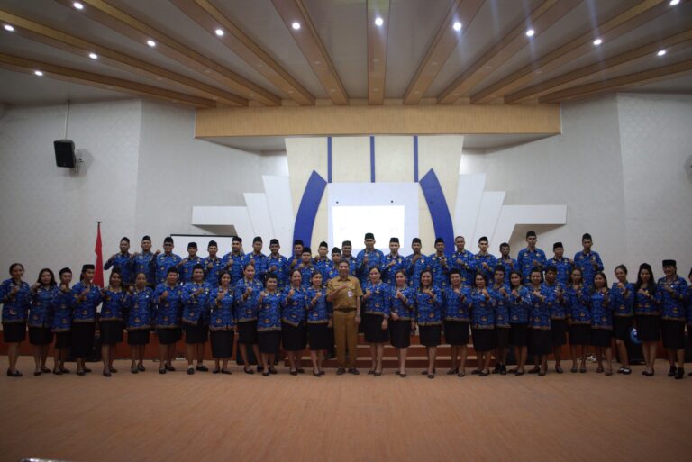 Langkah Bersejarah Pendidikan NTT: Penyerahan SK Gubernur untuk PPPK Paruh Waktu Tahap I Formasi 2025